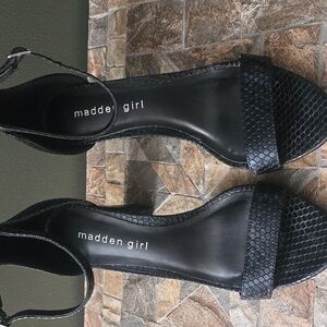 Madden Girl open toes block heel sandals, size 7